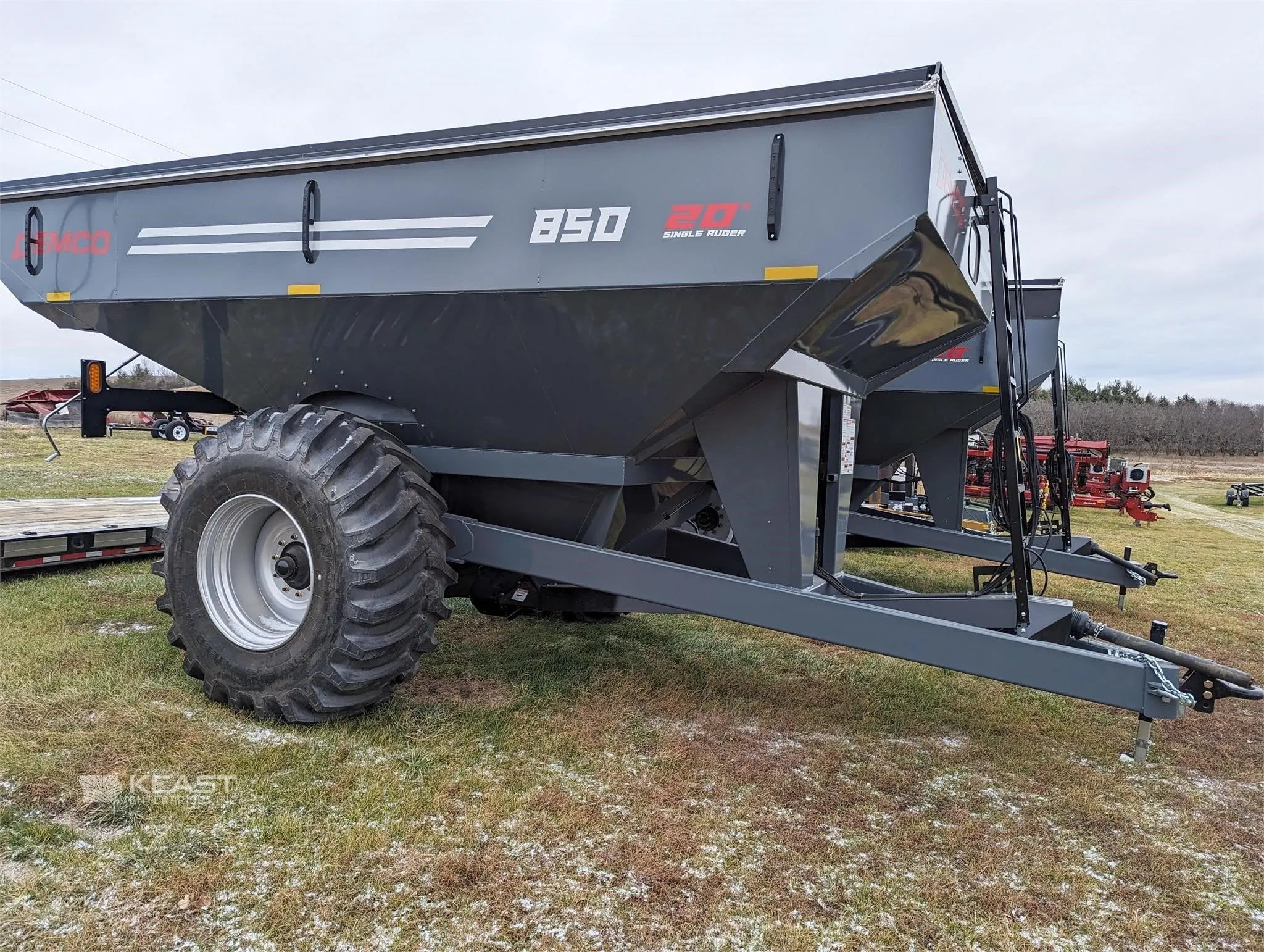 Demco Single Auger Grain Cart | Model 850 |  Width 120" | Horsepower 175  HP | Hub Size 10 Bolt | For Tractors