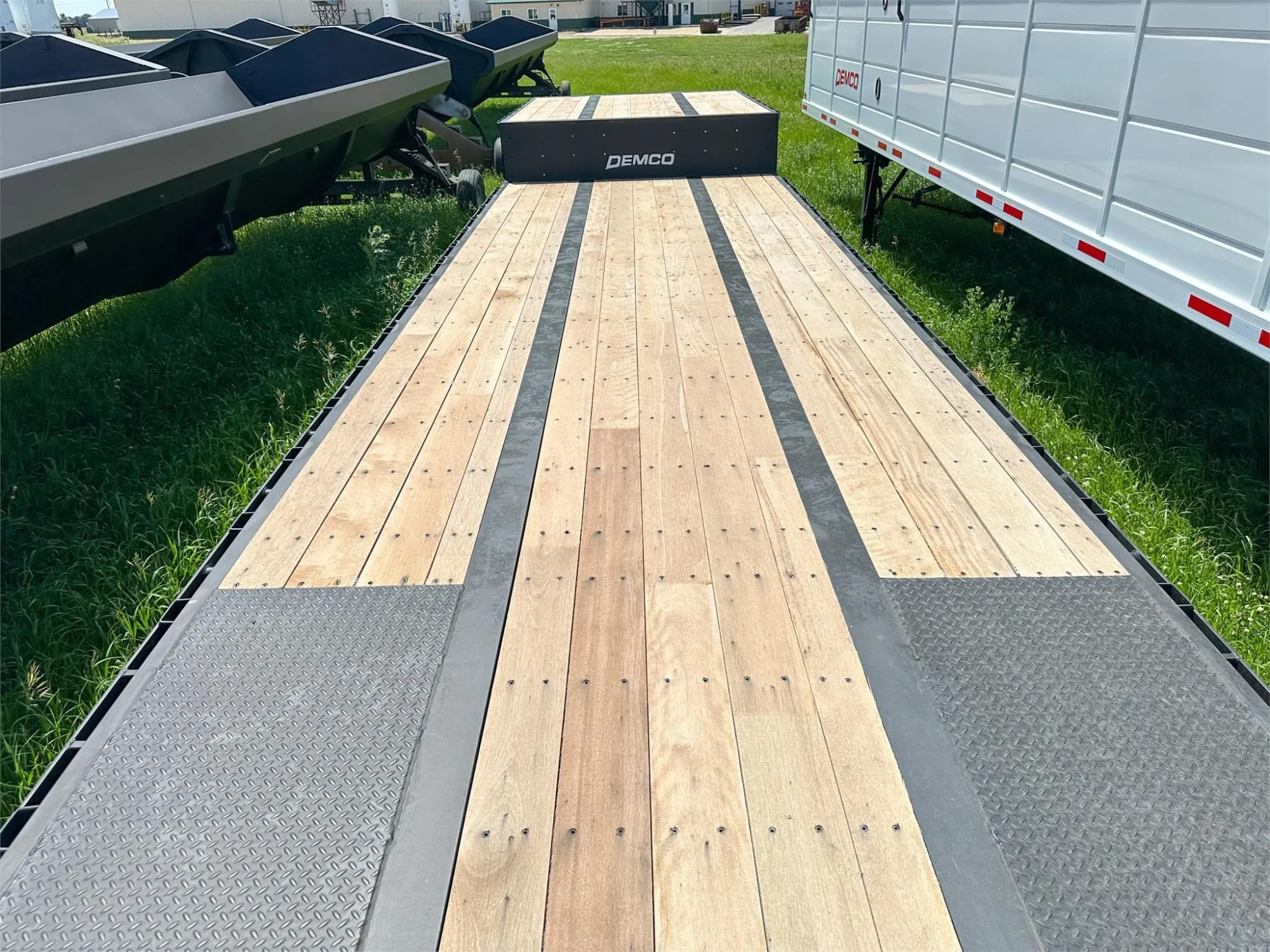 Demco Tandem Axle Drop Deck Trailers   5' Beaver Tail with Twin Ramps | Model DD40-5 & DD45-5 | Length 40ft To 45ft | For Tractors