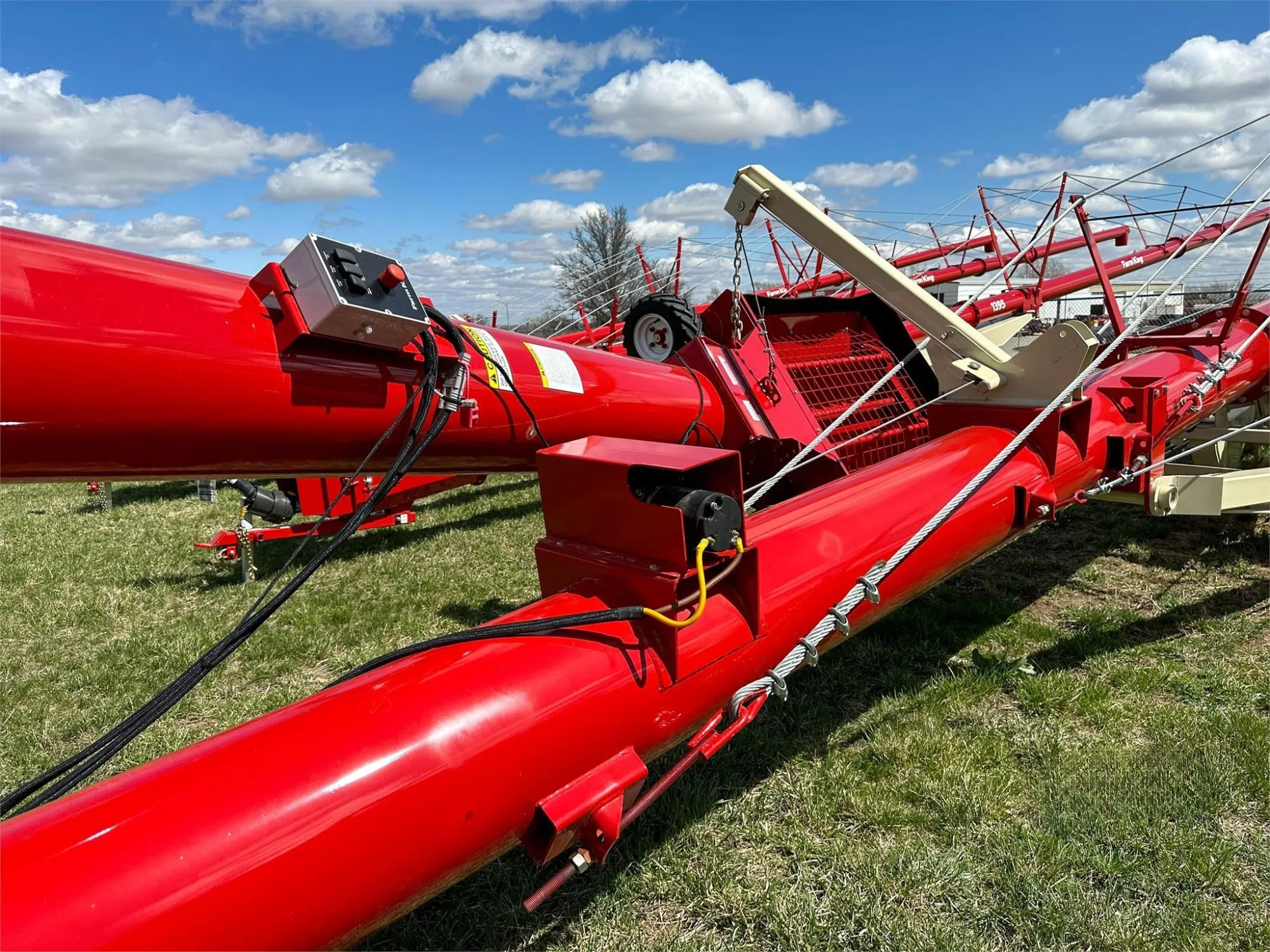 Farm King Back-saver Grain Auger | Model 16104 | Size 16" x 104' | PTO Horsepower 175 Hp | For Tractors