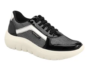 Featuring the Piccadilly Ref: 936011-01, these black & white sneakers are a wardrobe must-have.