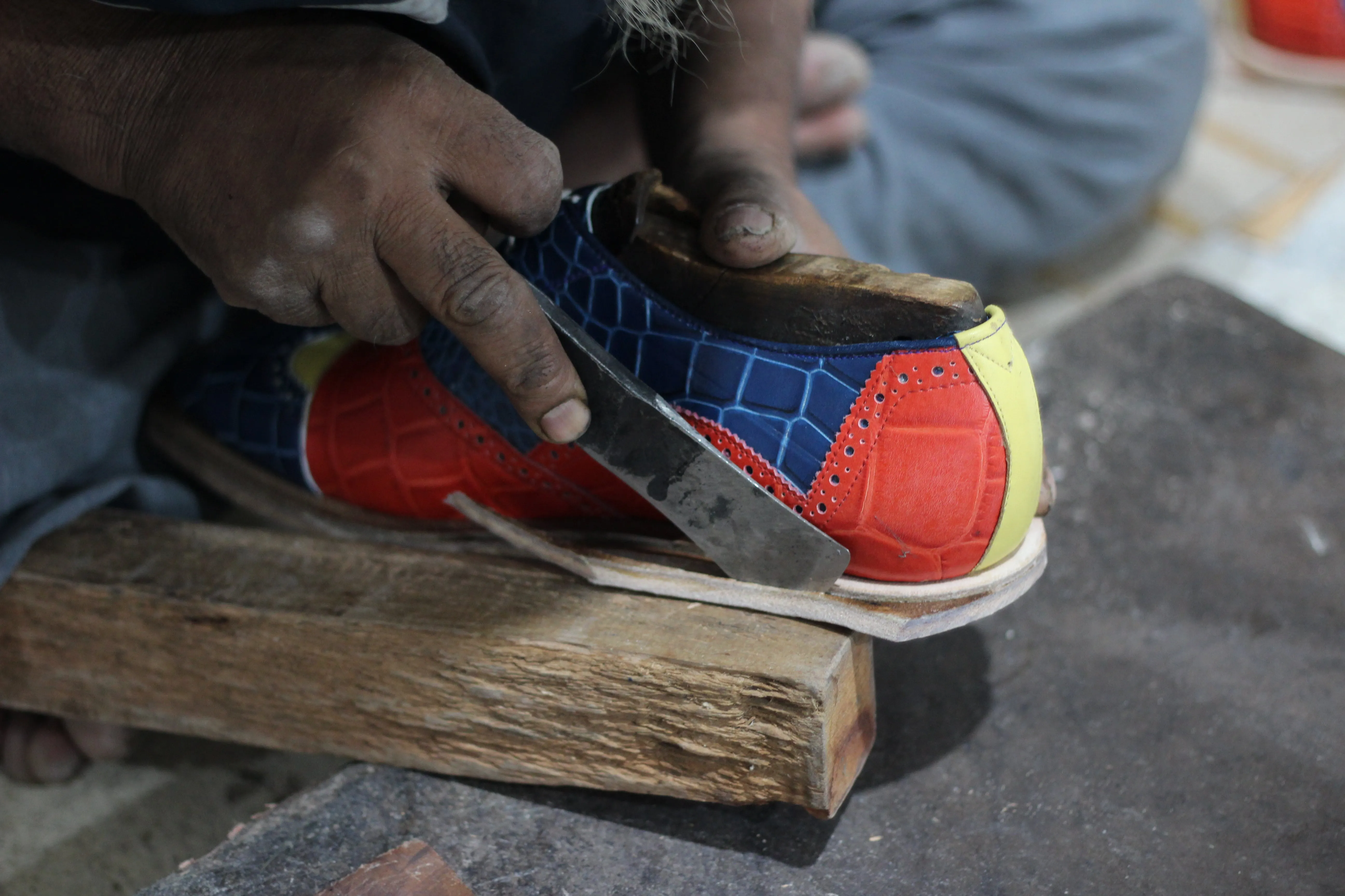 Handmade Men's Dress Shoes,  Red, Yellow, Blue Alligator Print Leather Oxford Wingtip Lace Up Stylish Men's Shoes