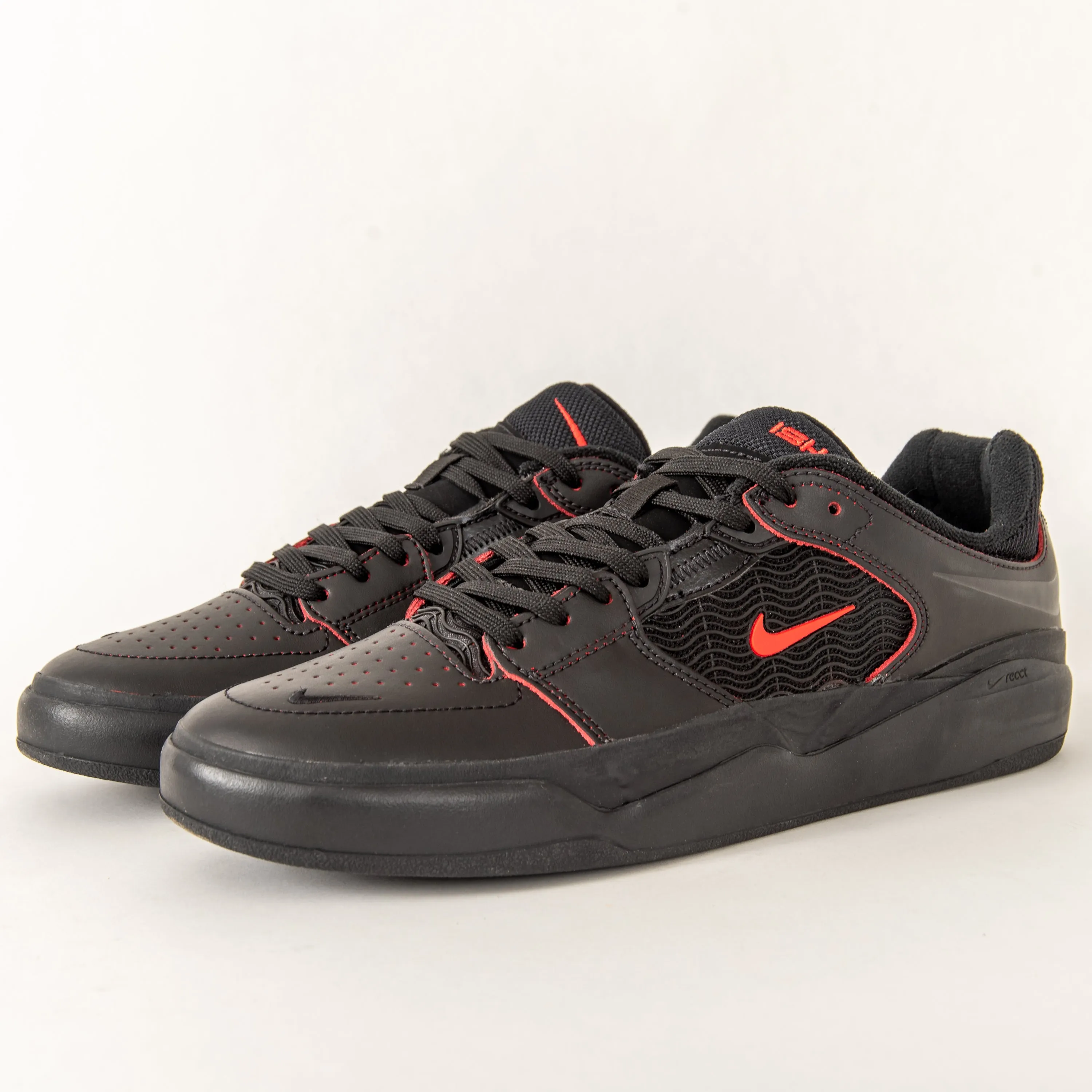 Nike SB - Ishod PRM L (Black/University Red/Black) *SALE