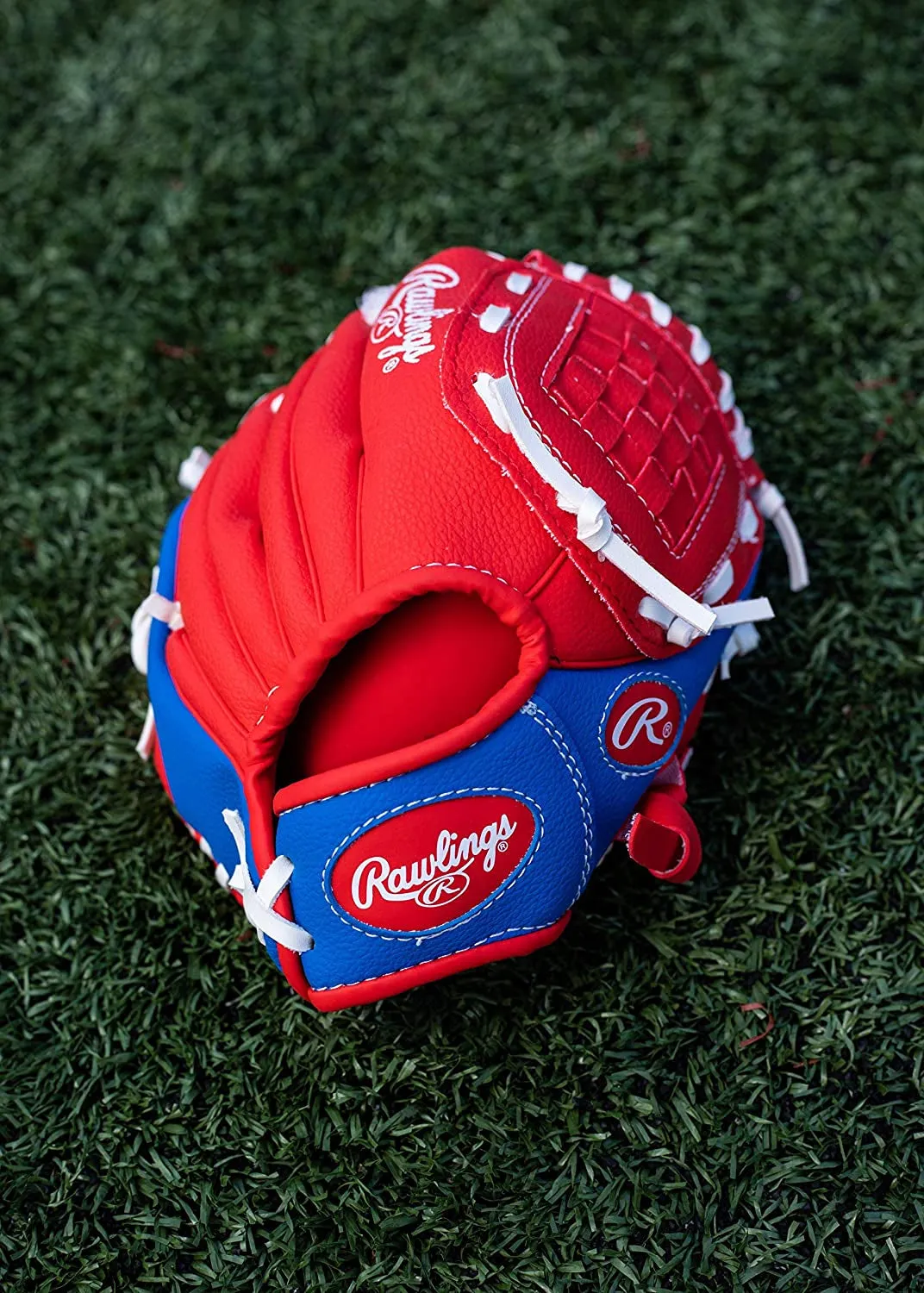 "Youth Baseball Glove from the Players Series - Ideal for Young Athletes, Offering a Variety of Styles and Sizes!"