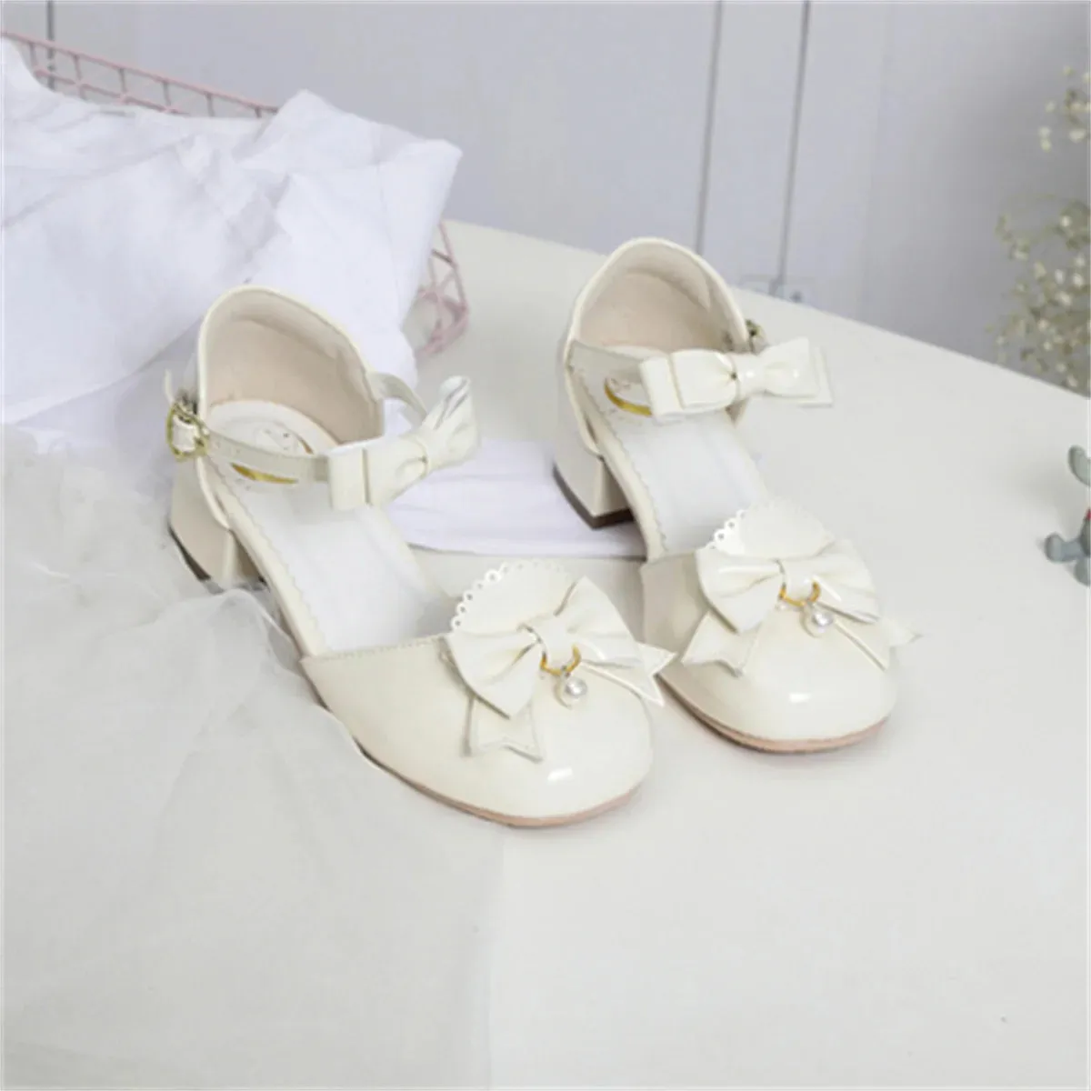 Uniwim Japanese Sweet Lolita Cosplay Girl's Shoes Cute Lolita Round Head Bow Pearl Lotus Leaf Buckle Strap 3-5cm Middle Heel PU Shoes